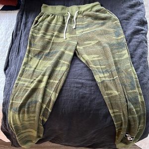 Michigan 22 sweat pants. Size small. Camo.